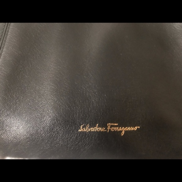 Salvatore Ferragamo black leather shoulder bag - Picture 2 of 5